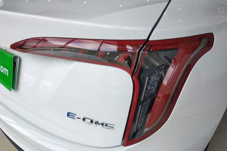 Used Hongqi E-QM5 2022 431 km Charge & Enjoy Edition
