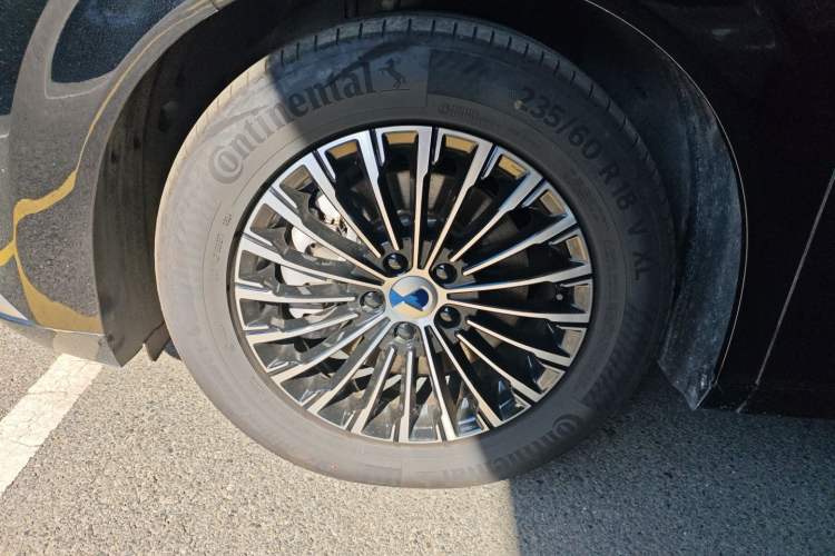 Used Denza D9 2024 DM-i 1050 Luxury Model
