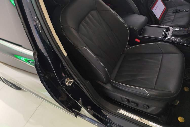 Used Volkswagen Passat 2023 330TSI Luxury Edition
