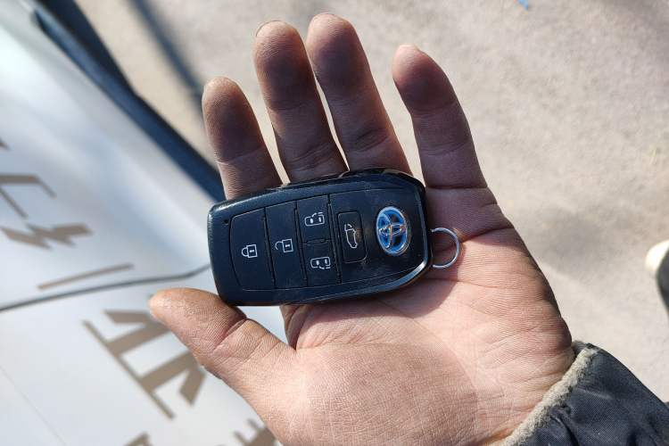 Used Toyota Granvia 2022 2.5L Hybrid Flagship Edition
