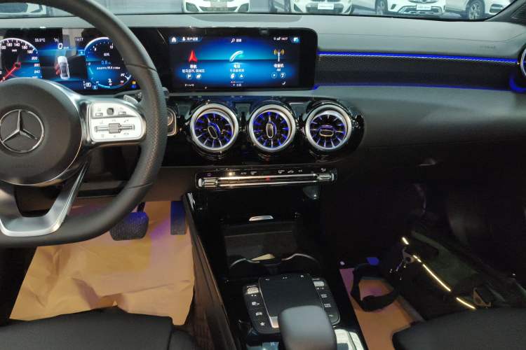 Used Mercedes-Benz A-Class 2022 Restyled A 200 L Sport Sedan Fashion Version