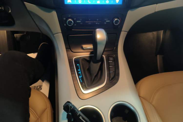 Used Huasong 7 2017 2.0T Automatic Standard Edition
