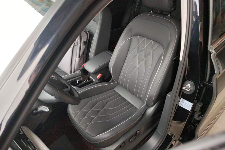 Used Volkswagen Tiguan L 2023 330TSI Automatic Two-Wheel Drive R-Line Enjoyment Edition