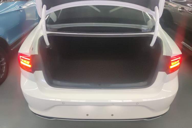 Used Volkswagen Lamando 2021 280TSI DSG Luxury Phantom Edition
