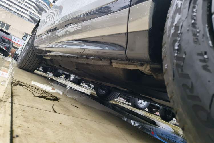 Used Land Rover Range Rover Evoque 2023 Aurora L 249 PS Collins Antique Bronze Special Edition
