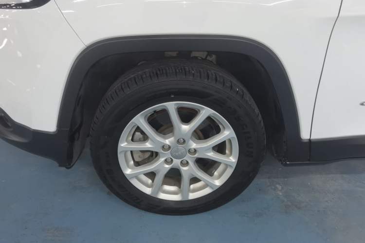 Used  Cherokee 2017 2.4L Leading Smart Edition
