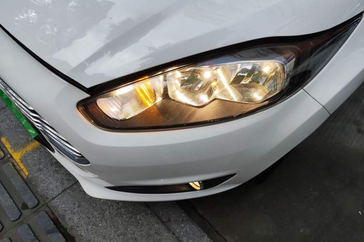 Used Ford Fiesta 2013 Hatchback 1.5L Automatic Fashion Edition
