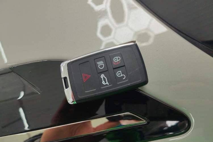 Used Land Rover Range Rover Evoque 2022 Aurora L 249 PS R-Dynamic Luxury Edition
