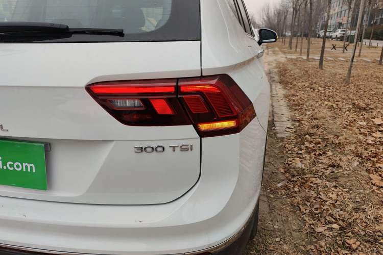 Used Volkswagen Tiguan L 2024 300TSI Automatic Two-Wheel Drive Smart Edition
