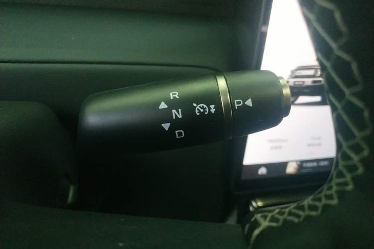 Used  V23 2025 401 Two-Wheel Drive Advanced Edition