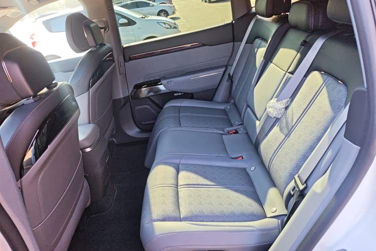 Used Zeekr 7X 2025 100 kWh Long-Range Rear-Wheel Drive with Intelligent Driving Features
