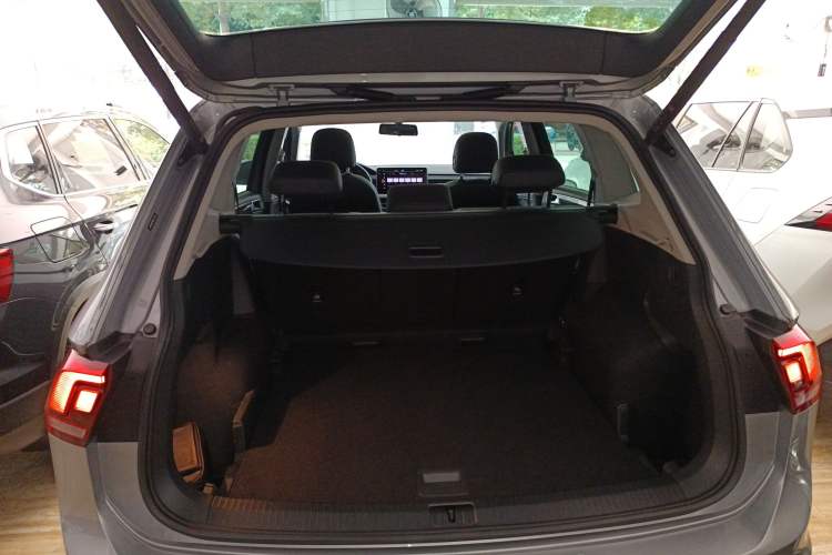 Used Volkswagen Tiguan L 2023 330TSI Automatic Two-Wheel Drive Smart Edition