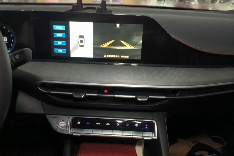 Used Changan Eado 2023 Changan Edition PLUS Blue Whale NE 1.4T GDI DCT Prestige Version
