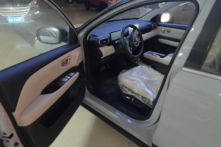 Used Wuling Bingo PLUS 2024 330 km Range Five-Seater Version
