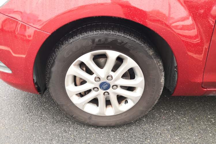 Used Ford Focus 2013 Hatchback Classic 1.8L Automatic Base Model
