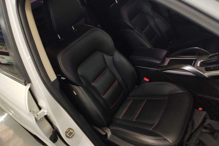 Used Geely Auto Emgrand X7 Sport 2018 1.8TD Automatic Two-Wheel Drive Smart Connect 4G Internet Edition
