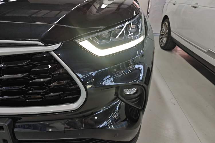 Used Toyota Highlander 2022 Dual-Engine 2.5L Four-Wheel Drive Prestige Version 7 Seats
