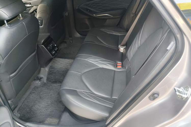 Used Toyota Avalon 2019 Dual-Engine 2.5L XLE Prestige Version China VI Standard