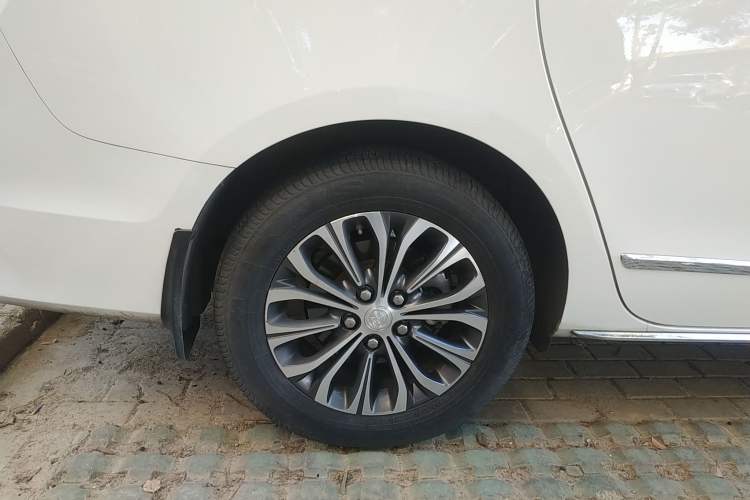 Used Buick GL8 2023 Land Executive Class Smart Enjoyment Model