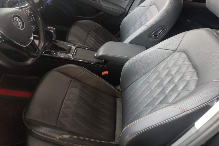 Used Volkswagen Passat 2019 330TSI Luxury Edition China VI Standard
