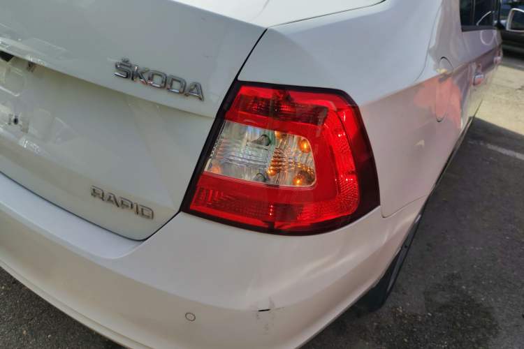 Used Skoda Rapid 2015 1.6L Manual Smart Selection Model
