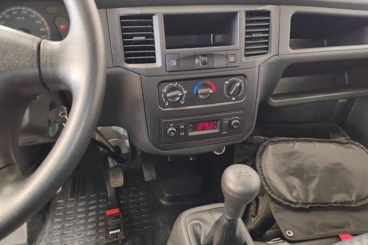 Used Wuling Zhiguang 2023 1.5L Practical Version 5/7 Seats
