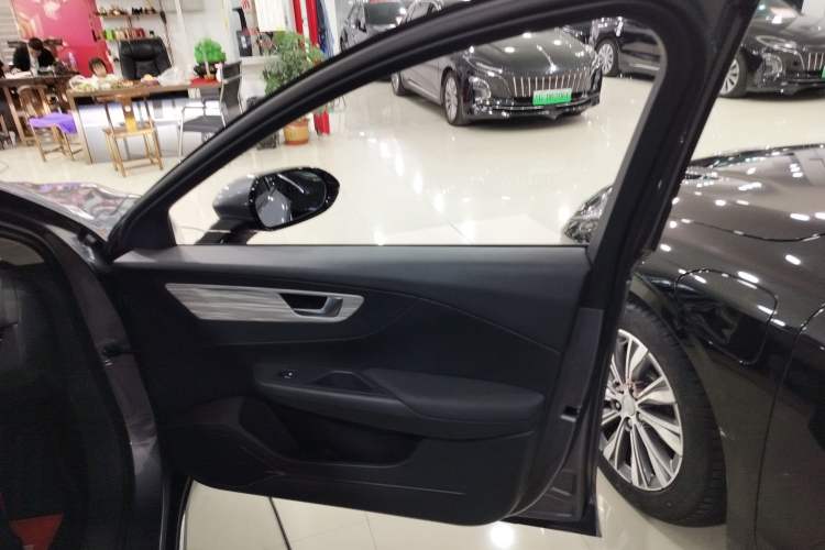 Used Hongqi E-QM5 2024 610 km PLUS
