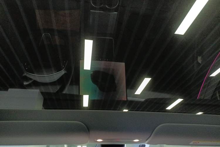 Used Tesla Model Y 2025 Rear-Wheel-Drive Version
