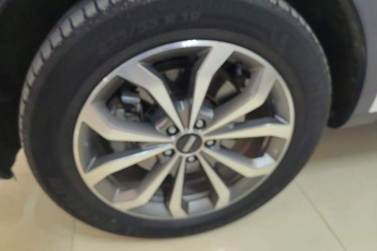 Used Wey VV6 2018 2.0T Two-Wheel-Drive Ultra-Luxury Version China V Standard
