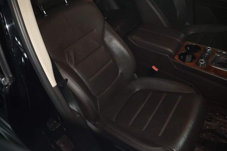 Used Volkswagen Touareg 2011 3.0 TSI Comfort Version