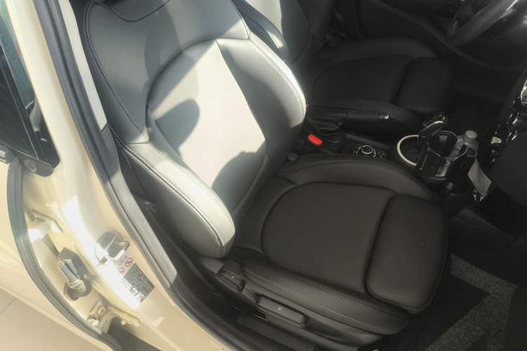 Used  MINI 2022 1.5T COOPER Classic Edition Five-Door Version
