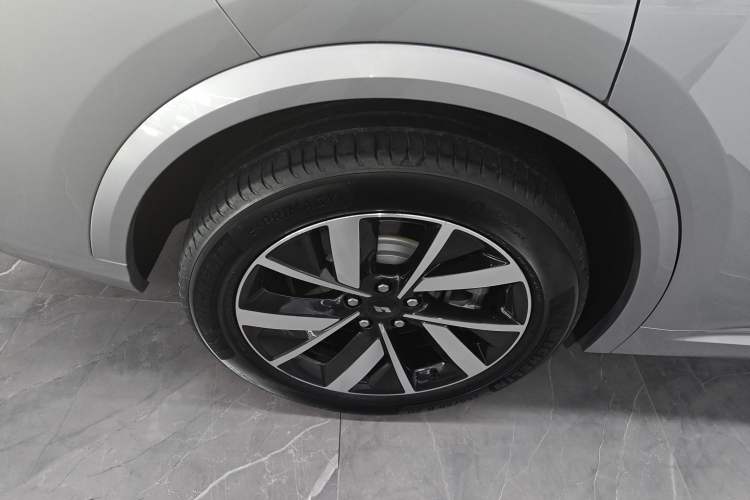 Used Li Auto L8 2023 Pro Model
