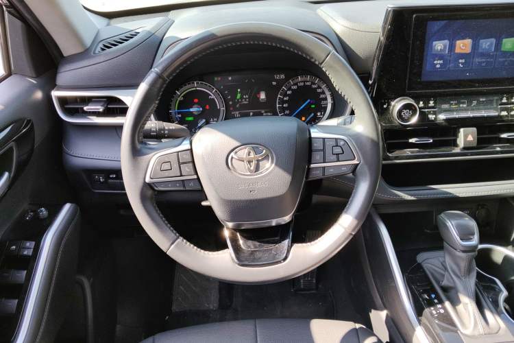 Used Toyota Highlander 2023 2.5L Smart Electric Hybrid Dual-Motor All-Wheel-Drive Luxury 7-Seater
