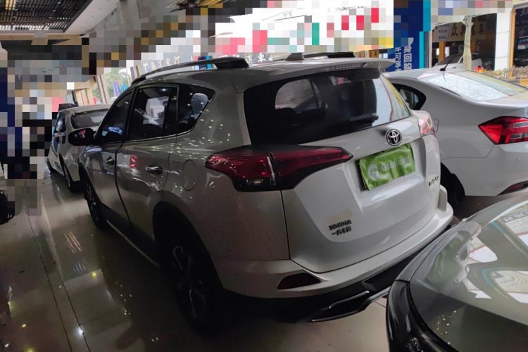 Used Toyota RAV4 2016 2.0L CVT Two-Wheel Drive Fashion Edition China V Standard
