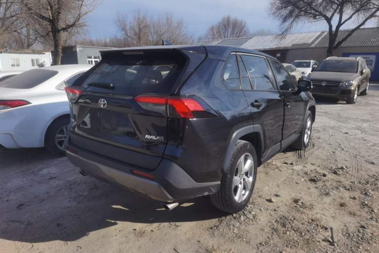 Used Toyota RAV4 2021 2.0L CVT Two-Wheel Drive Fashion Edition
