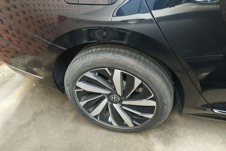 Used Volkswagen Passat 2024 380TSI Dragon Edition
