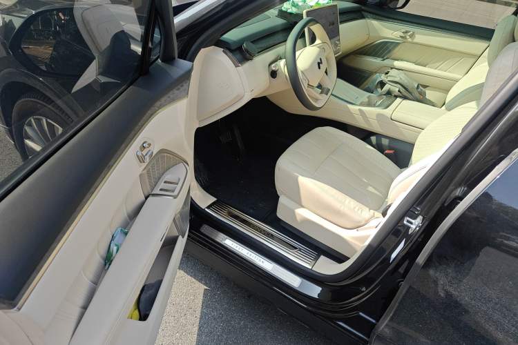 Used ONVO Luxeed L90 2025 Model—Max Six-Seater Version