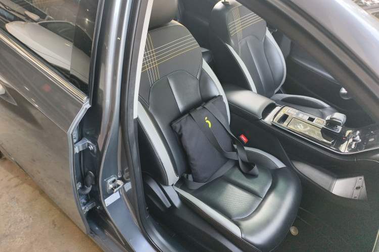 Used Roewe i6 MAX 2020 300TGI Automatic Cool & Stylish Skyroof Edition
