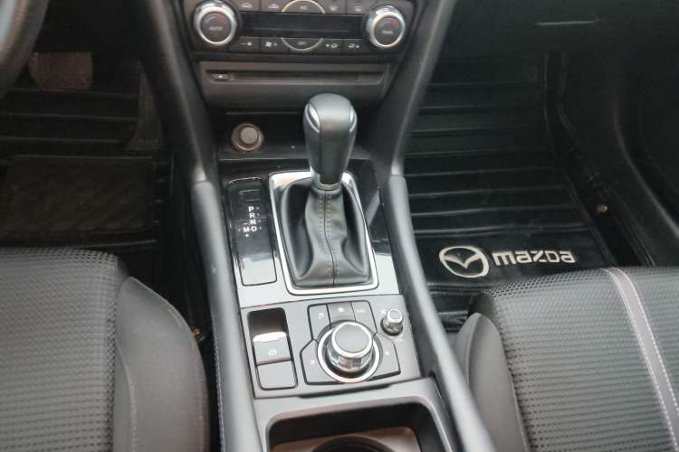 Used Mazda Mazda 3 Axela 2019 Cloud-Controlled Sedan 1.5L Automatic Luxury Model China VI Standard
