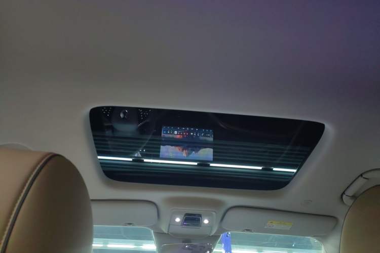 Used Denza D9 2022 DM-i 1040 Prestige Model
