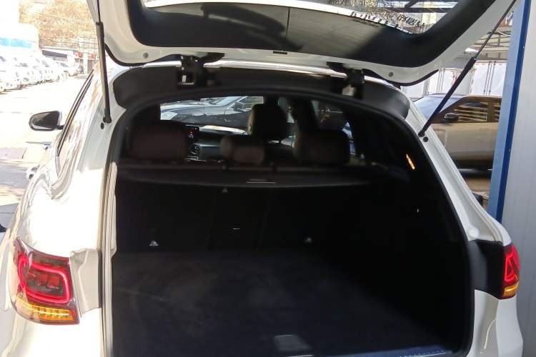 Used Mercedes-Benz GLC 2020 Facelift GLC 260 L 4MATIC Luxury Edition
