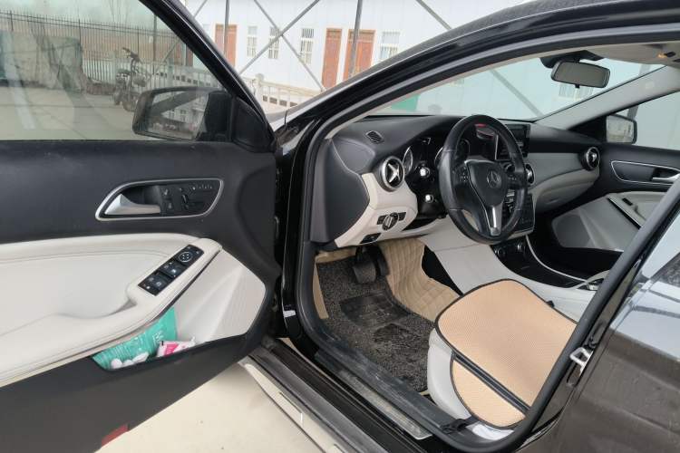 Used Mercedes-Benz GLA 2015 GLA 220 4MATIC Fashion Model
