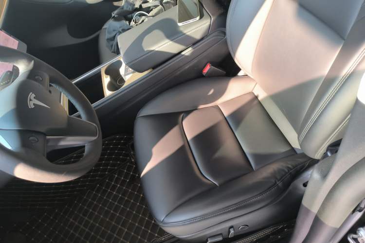 Used Tesla Model Y 2021 Long-Range All-Wheel-Drive Version
