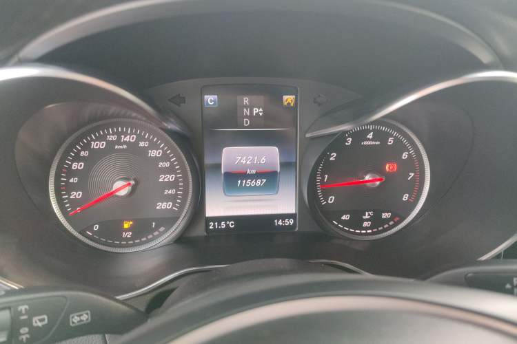 Used Mercedes-Benz GLC 2018 Facelift GLC 260 4MATIC Luxury Edition
