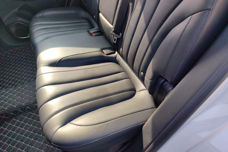 Used Roewe RX5 MAX 2019 300TGI Automatic Smart Cabin Luxury Edition
