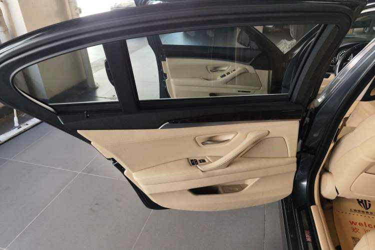 Used BMW 5 Series 2015 535Li Leading Model
