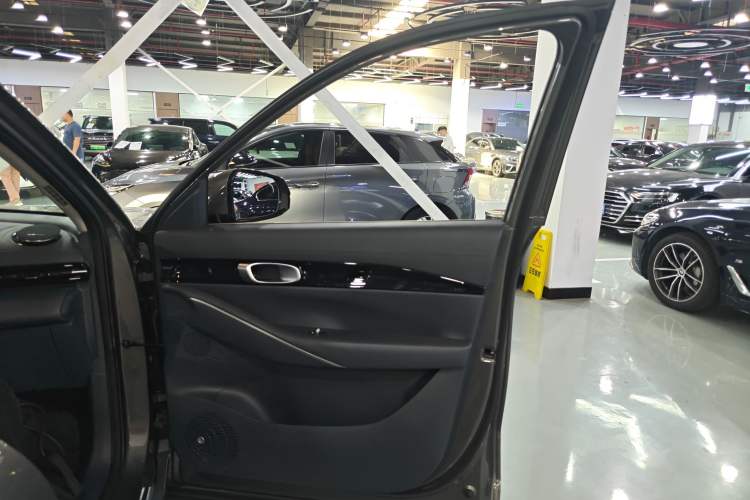 Used  E5 2024 530km Starship Edition
