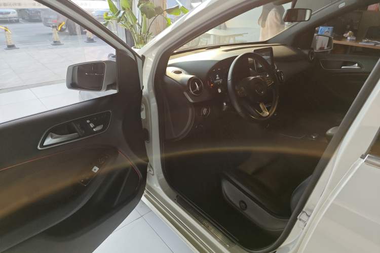 Used Mercedes-Benz B-Class 2015 B 200 Fashion Model
