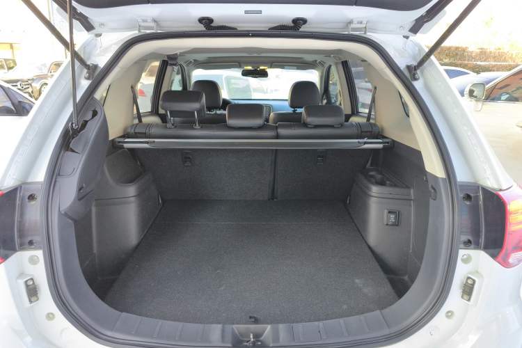 Used Mitsubishi Outlander 2019 2.4L 4x4 Zhi Xiang Edition 5 Seats China VI Standard