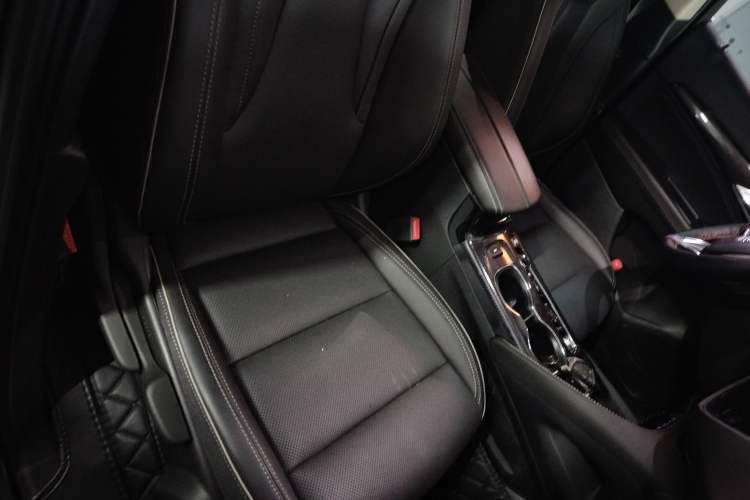 Used Buick Envision 2022 Encore S 552T Two-Wheel-Drive Luxury Model
